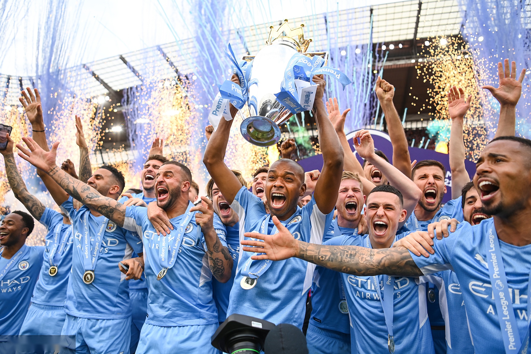 英超积分榜：曼城暂升二桑德兰仍高歌 纽卡超曼联红军（英超积分榜：曼城暂居次席 桑德兰势头不减 纽卡压过曼联与红军）